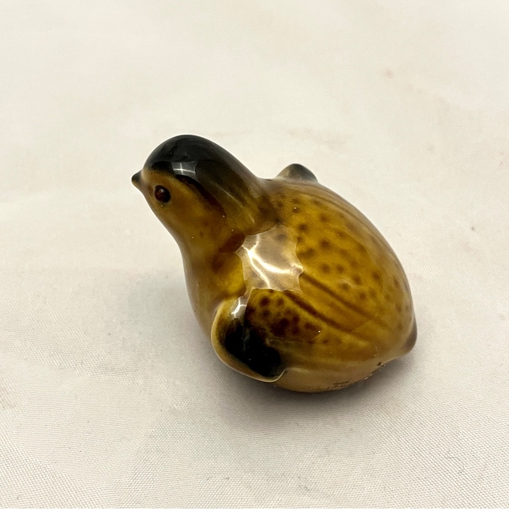Vintage Miniature Bird Ceramic Figurine, Yellow Brown, Unsigned, EUC - Picture 3 of 5